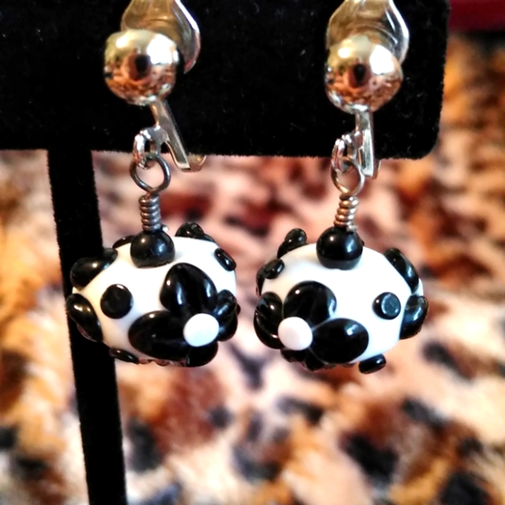 ARTIST MADE GLASS LAMP WORK BLACK AND WHITE CLIP EARRINGS